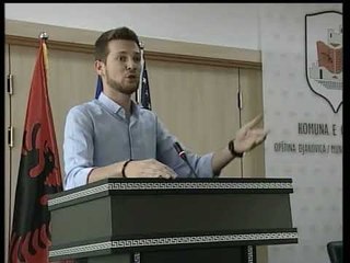 Agon Batusha kritikon qeverisjen në Gjakovë