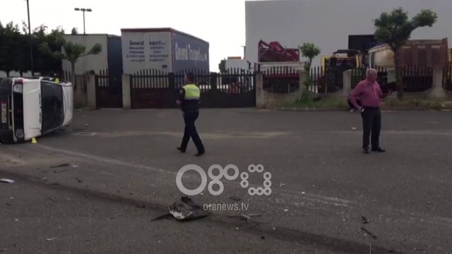 Ora News - Rrokulliset makina e policisë në Lezhë me 3 policë brenda