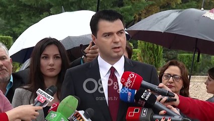 Ora News - PD ligj në Kuvend për ndalimin e portretit të Enver Hoxhes