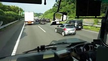 事故渋滞中の高速バス（退屈です）　全面展望　日野セレガ　７速MT　京王バス