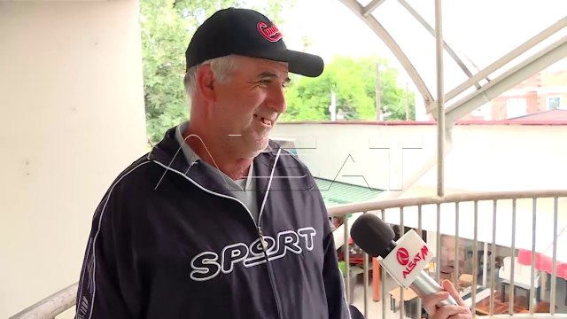 Пешачките мостови кај Битпазар; Помош за пешаците или пано за билборди