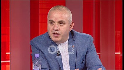 Ora News - Hoxha: Si ka mundësi të vrasësh 3 oficerë policie dhe të mos hyjë asnjë gjemb në këmbë?