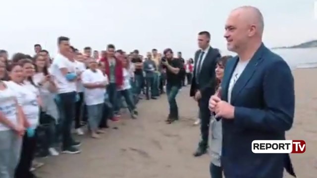Report TV - Rama zbret në terren, sheh nga afër pastërtinë në plazh, mesazhi që jep nga Shëngjini