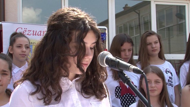 Shkolla ''Mazllum Këpuska'' feston 63 vjetorin e themelimit me program artistik - Lajme