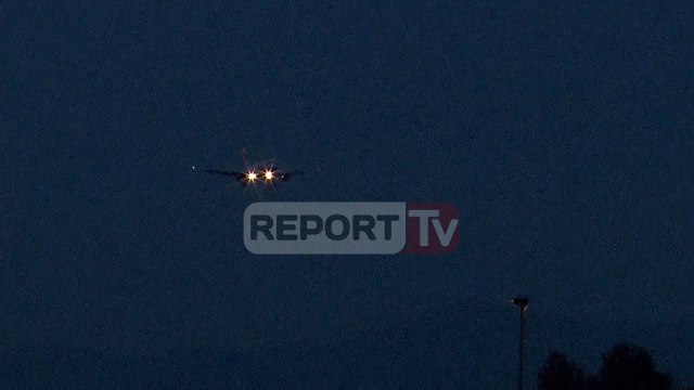 Report TV - Mbërrin në Shqipëri ish-bodigardi i Berishës Izet Haxhia