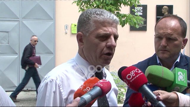 Ora News - Izet Haxhia kërkon rihapjen e dosjes së vrasjes së Azem Hajdarit