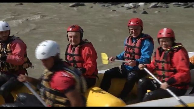 Presidenti Meta, valle dhe rafting në Skrapar - Top Channel Albania - News - Lajme