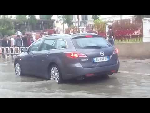 Shiu përmbyt rrugët pranë “Qytetit Studenti”- Top Channel Albania - News - Lajme