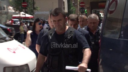 Lirohet nga burgu Mark Frroku