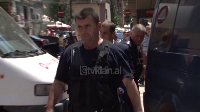 Lirohet nga burgu Mark Frroku