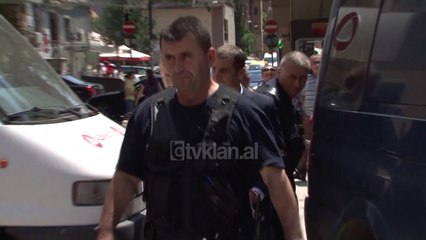 Lirohet nga burgu Mark Frroku