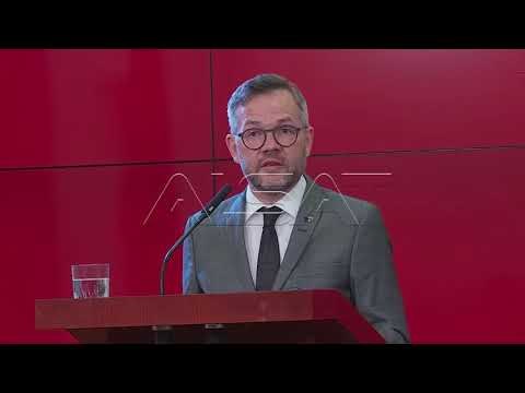 Рот: Решение за името годинава или статус-кво со години