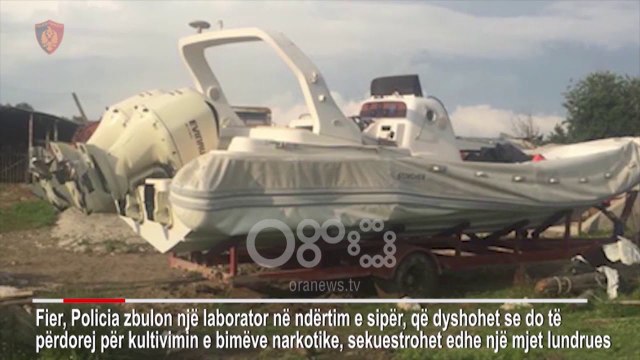 Ora News - Laboratori i drogës në Fier, flasin punëtorët: Po ndërtonim pulari!