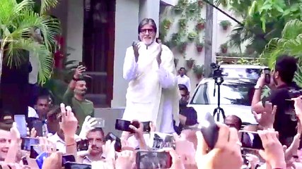 Télécharger la video: Amitabh Bachchan Dances & Waves At Fans Outside Jalsa | Bollywood Buzz