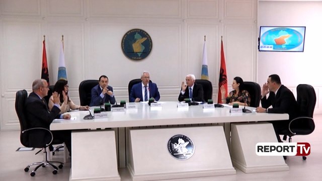 Report TV - KQZ voton unanimisht, i jep Spartak Brahos mandatin e Saimir Tahirit