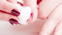 Natural Ways to remove Nail Polish | रिमूवर ना हो तो ऐसे हटा सकती हैं नेल पॉलिश | Boldsky