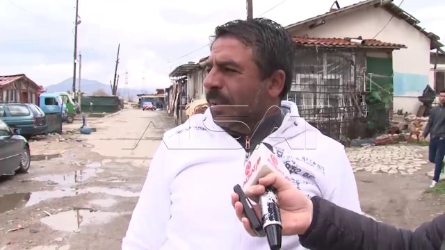 Валкано картон маало и ѓубре на влезот на Струга