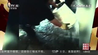 [中国新闻]云南昆明：停车没拉手刹 撞断消防栓