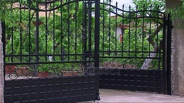 Në Shamoll të Korçës ecin 8 km për të mbushur ujë - Top Channel Albania - News - Lajme