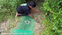 Amazing Smart Little Boy Catch Biggest Snake Using Plastic Net Trap (Part 2)