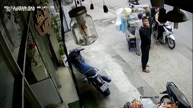 Moment shameless thief steals motorbike in clear sight of bystanders