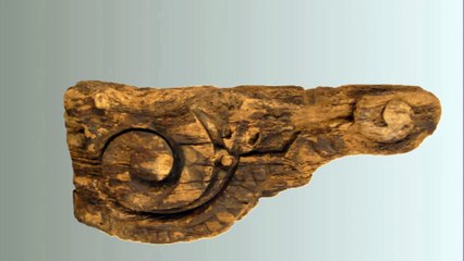 Console ou herpe de gaillard d'avant en bois sculpté
