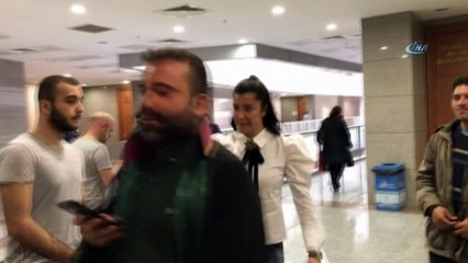 Deniz Akkaya’ya eski sevgilisini tehditten ceza