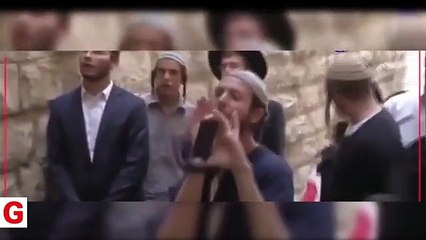 Peygamberimize küfür eden Siyonistler Filistinli genci görünce kaçacak delik aradı