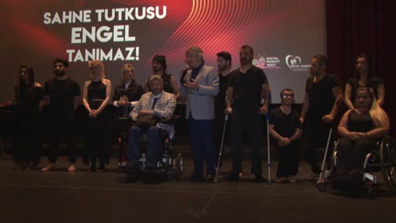 Engelli Sanatçılardan Beyoğlu'nda Tiyatro Gösterisi
