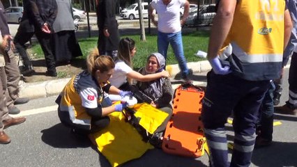 Yaralıya ilk müdahalede yoldan geçen sağlık görevlisinden geldi