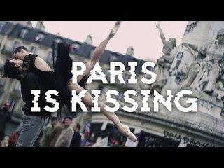 Скачать видео: PARIS IS KISSING - DANCING IN THE CITY OF LOVE