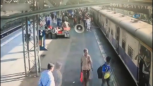 - Küçük Kız Trenin Altında Kalmaktan Böyle Kurtarıldı