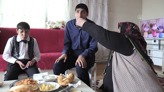 Ömrünü engelli çocuklarına adadı - VAN