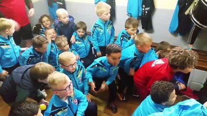 LES SENIORS A CHANTENT AVEC LES DÉBUTANTS APRES LEUR VICTOIRE !