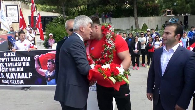 Milli Güreşçi Kayaalp: “Kudüs Filistin’indir ve Filistin’in başkentidir”