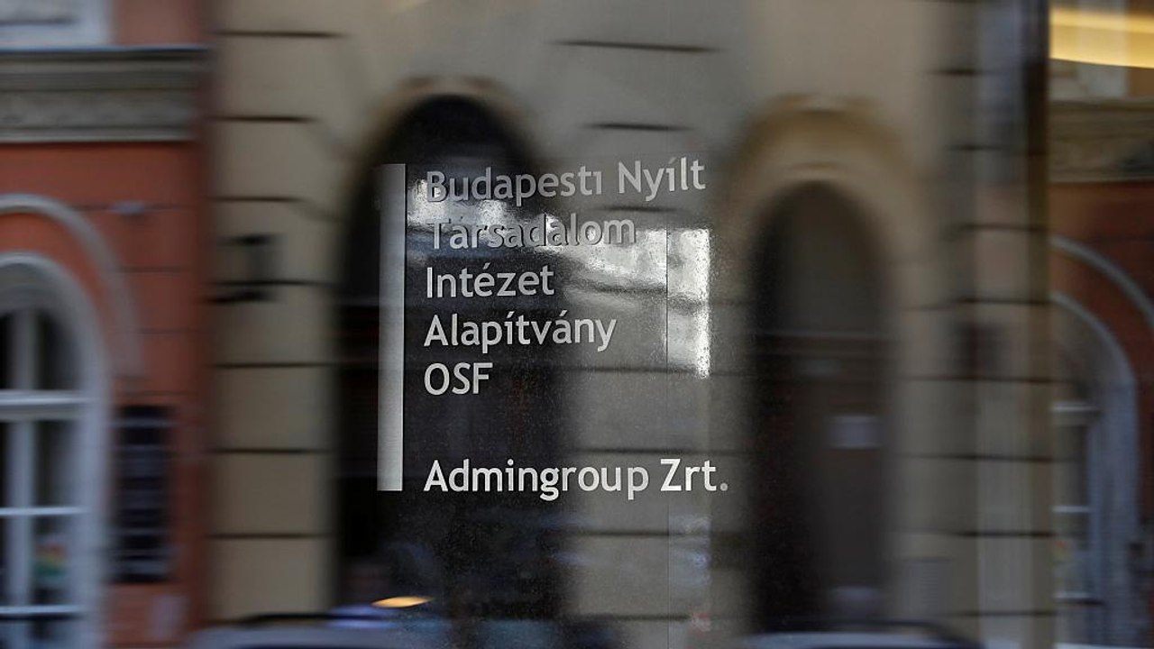 Fundação de George Soros deixa Hungria com críticas a Viktor Orbán