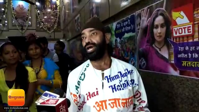 माधुरी दीक्षित के फैन पप्पू सरदार ने मनाया माधुरी का जन्मदिन