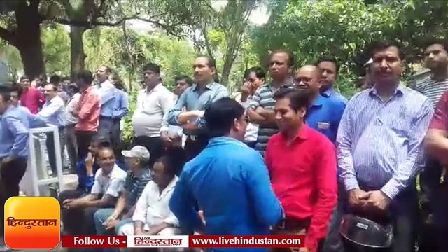 देहरादून से ओएनजीसी के महत्वपूर्ण विभाग दिल्ली शिफ्ट करने के विरोध में उतरे कर्मचारी