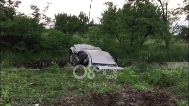 Ora News - Patos, makina bie në kanal, 1 i vdekur, 2 të plagosur