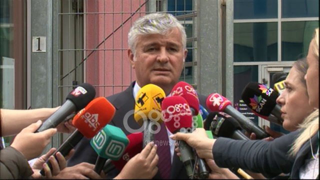 Ora News - Krimet e Rënda lënë në arrest shtëpie Saimir Tahirin