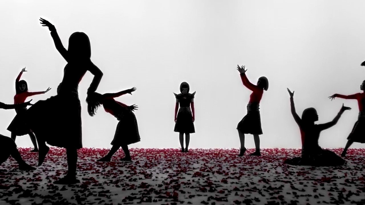 Chi Pu tung Mv mới, vẫn không quên đưa phong cách thời trang "thảm họa" vào MV