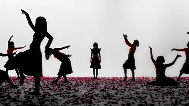 Chi Pu tung Mv mới, vẫn không quên đưa phong cách thời trang thảm họa vào MV