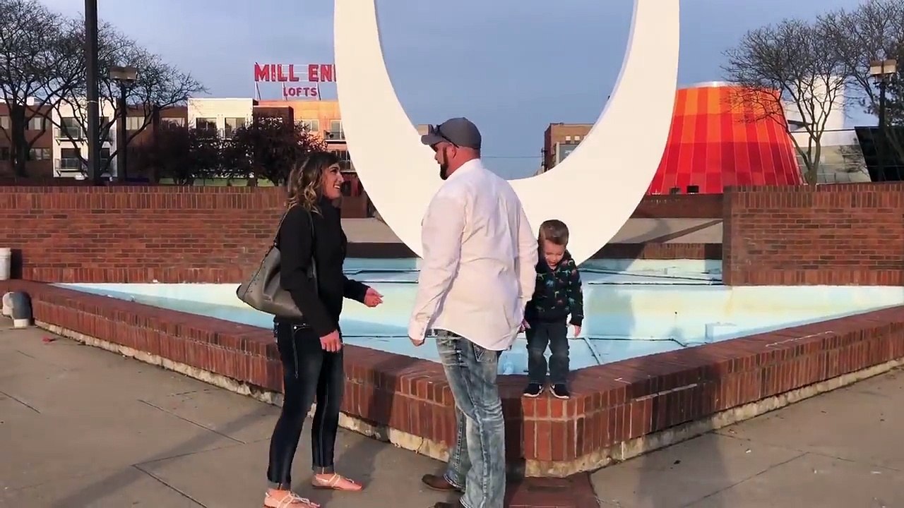 Si cet enfant fait cela pendant la demande en mariage, imaginez ce qu'il fera au mariage !