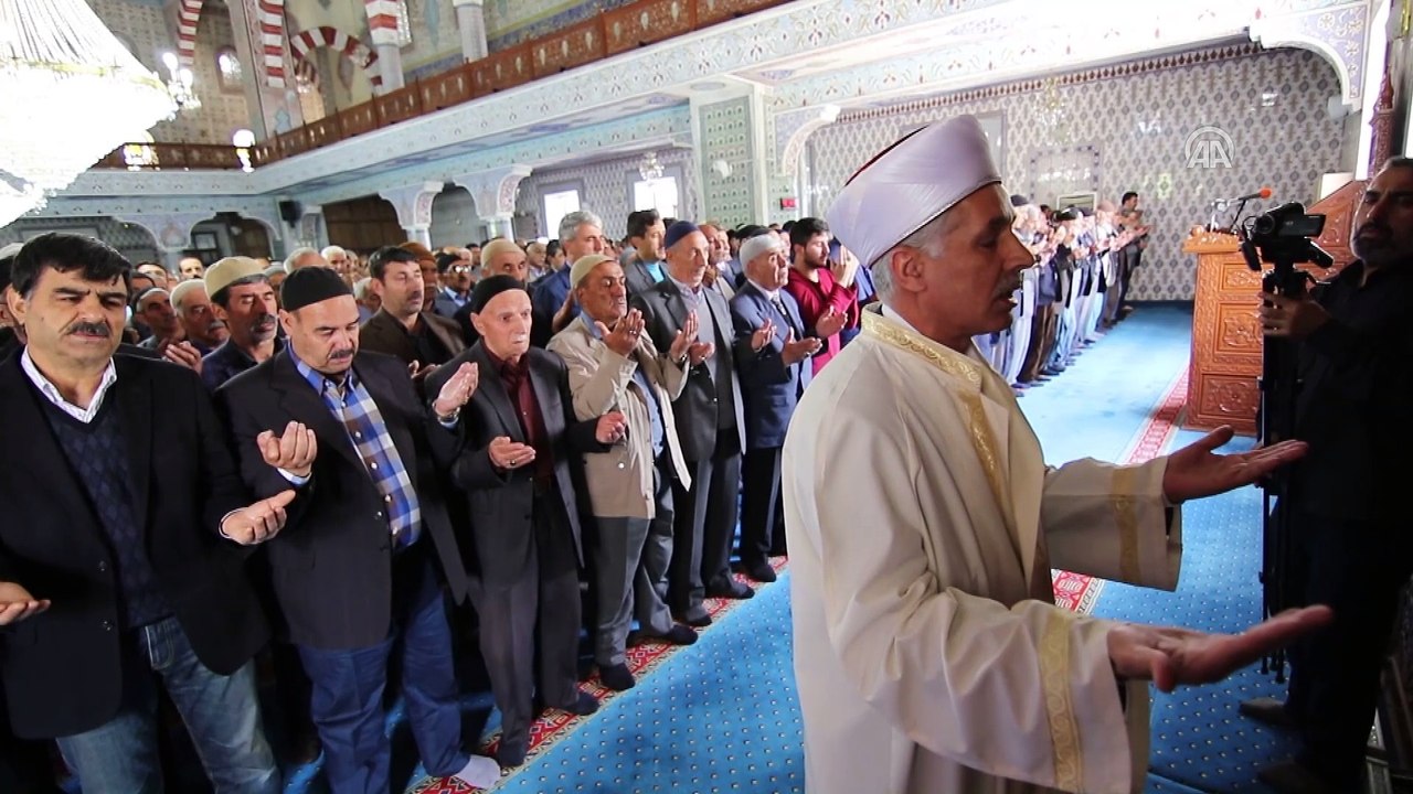 Şehit Filistinliler için sela okundu, gıyabi cenaze namazı kılındı - BİNGÖL