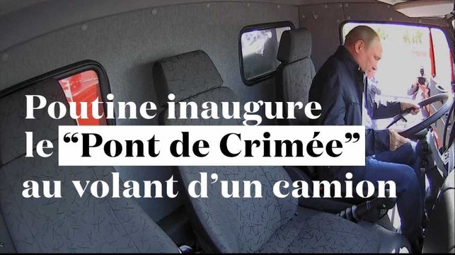 Poutine inaugure le Pont de Crimée au volant d'un camion