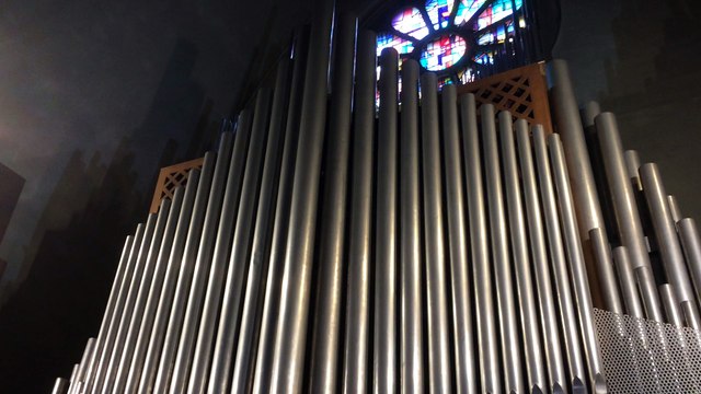 L'orgue de Malo-les-bains sous les doigts de son organiste Loïc Fournier