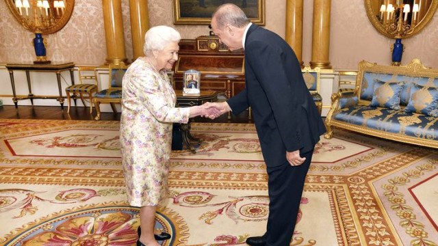 Cumhurbaşkanı Erdoğan, Kraliçe Elizabeth ile Görüştü