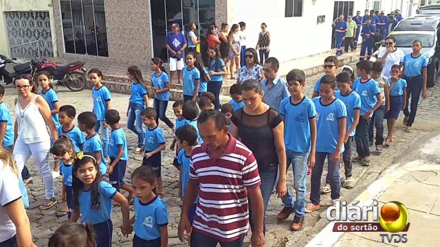 Emoção e lágrimas marcam sepultamento de criança que morreu no Hospital em Sousa