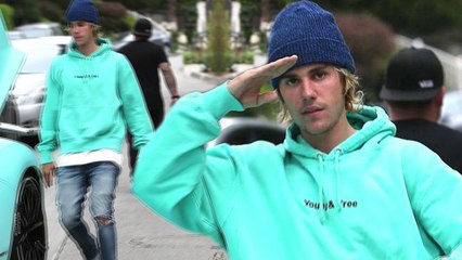 Justin-Bieber-matches-his-sweatshirt-to-his-$400k-Lamborghini-Aventador