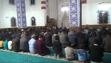 Teröristler Tarafından Tahrip Edilen Camide İlk Teravih Namazı Kılındı